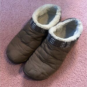 Merrell Encore Ice 4 Puff Womens Clogs Quilted Brown Size 8.5 Faux Fur Lining